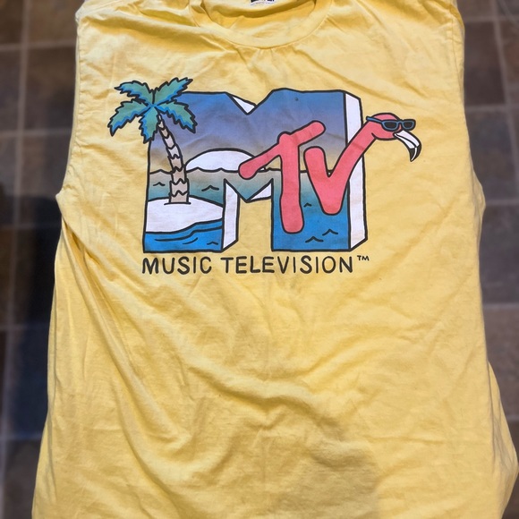 Maui and sons shirt and mtv shirt - Picture 3 of 7